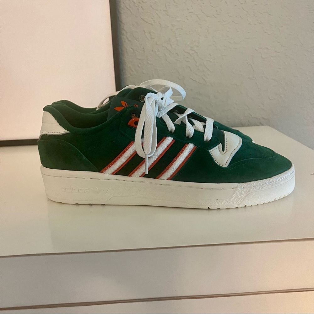 NWT Adidas Green and Orange Rivalry Sneakers Men’s Size 8.5